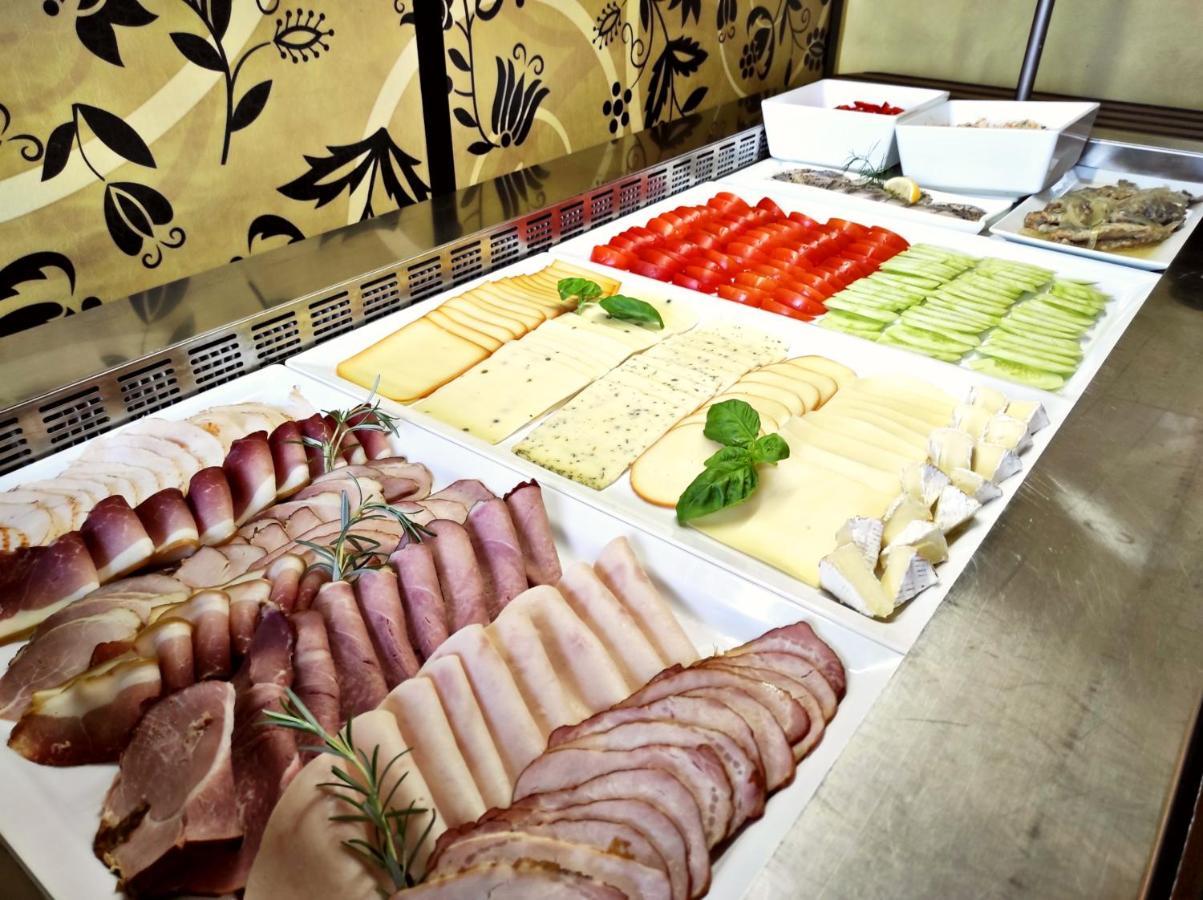 Zlota Jesien Restauracja I Noclegi Nad Jeziorem Kartuzy Exterior foto