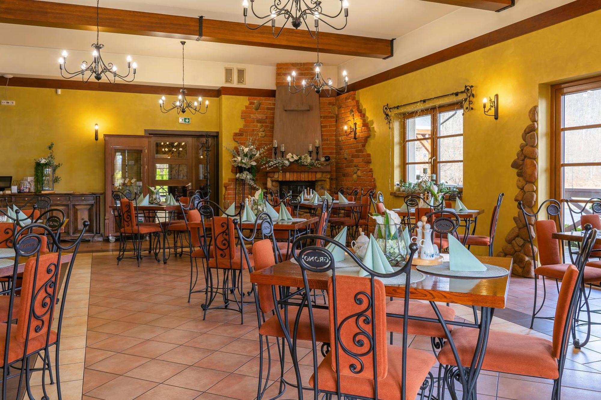 Zlota Jesien Restauracja I Noclegi Nad Jeziorem Kartuzy Exterior foto