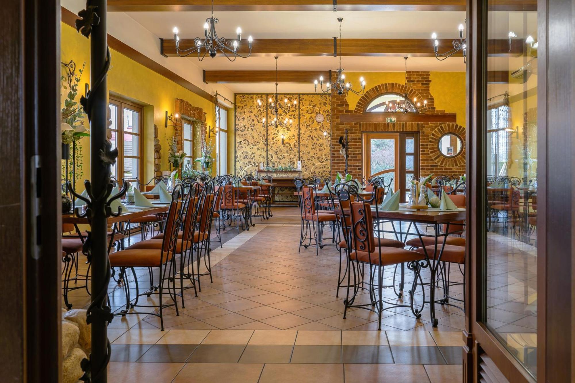 Zlota Jesien Restauracja I Noclegi Nad Jeziorem Kartuzy Exterior foto